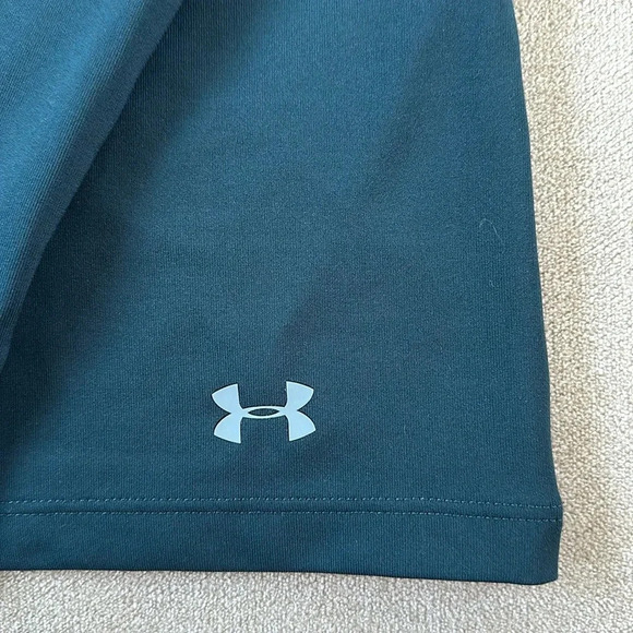 Under Armour women’s long sleeve work out top. Back cut out detail. Smal… - Picture 2 of 6